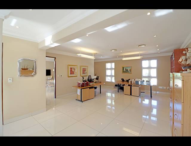 140M² OFFICE TO LET IN VICTORY PARK